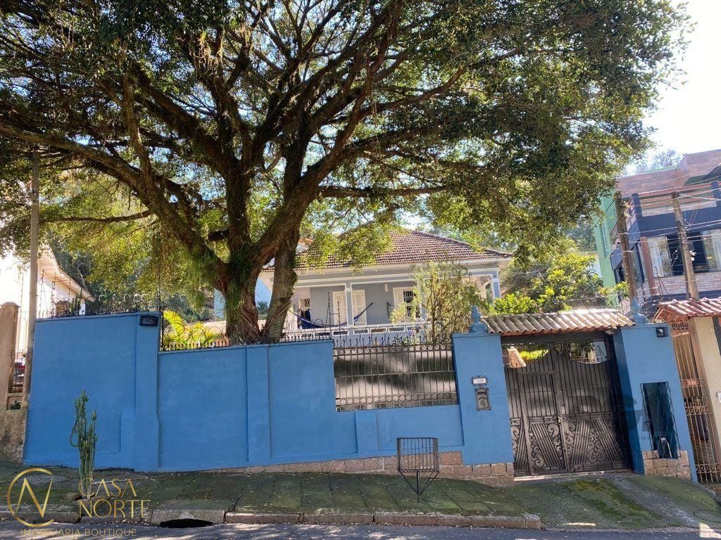 Casa à venda com 3 quartos, 181m², 1 suíte, 4 vagas, Rua dos Minuanos no bairro Espírito Santo em Porto Alegre