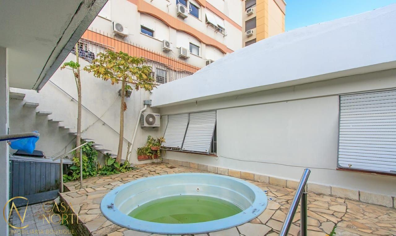 Casa à venda com 3 quartos, 222m², 3 suítes, 2 vagas, Rua José Francisco Duarte Junior no bairro Menino Deus em Porto Alegre