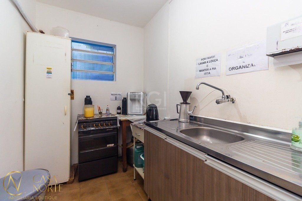 Casa à venda com 9 quartos, 354m², 5 vagas, Avenida Amazonas no bairro São Geraldo em Porto Alegre
