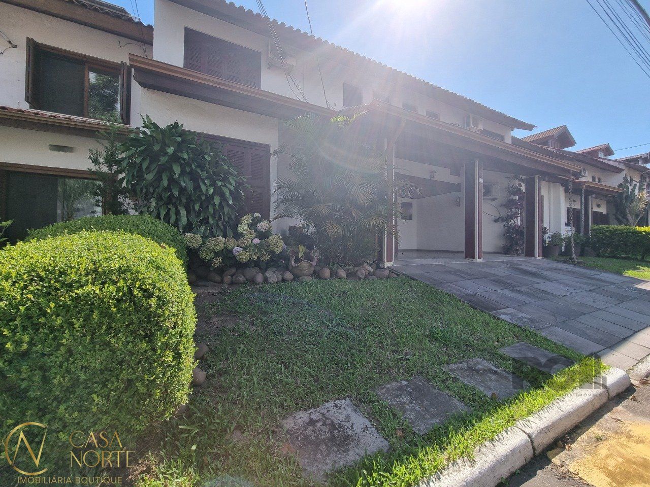 Casa de Condomínio à venda com 5 quartos, 217m², 1 suíte, 4 vagas, Avenida Eduardo Prado no bairro Cavalhada em Porto Alegre