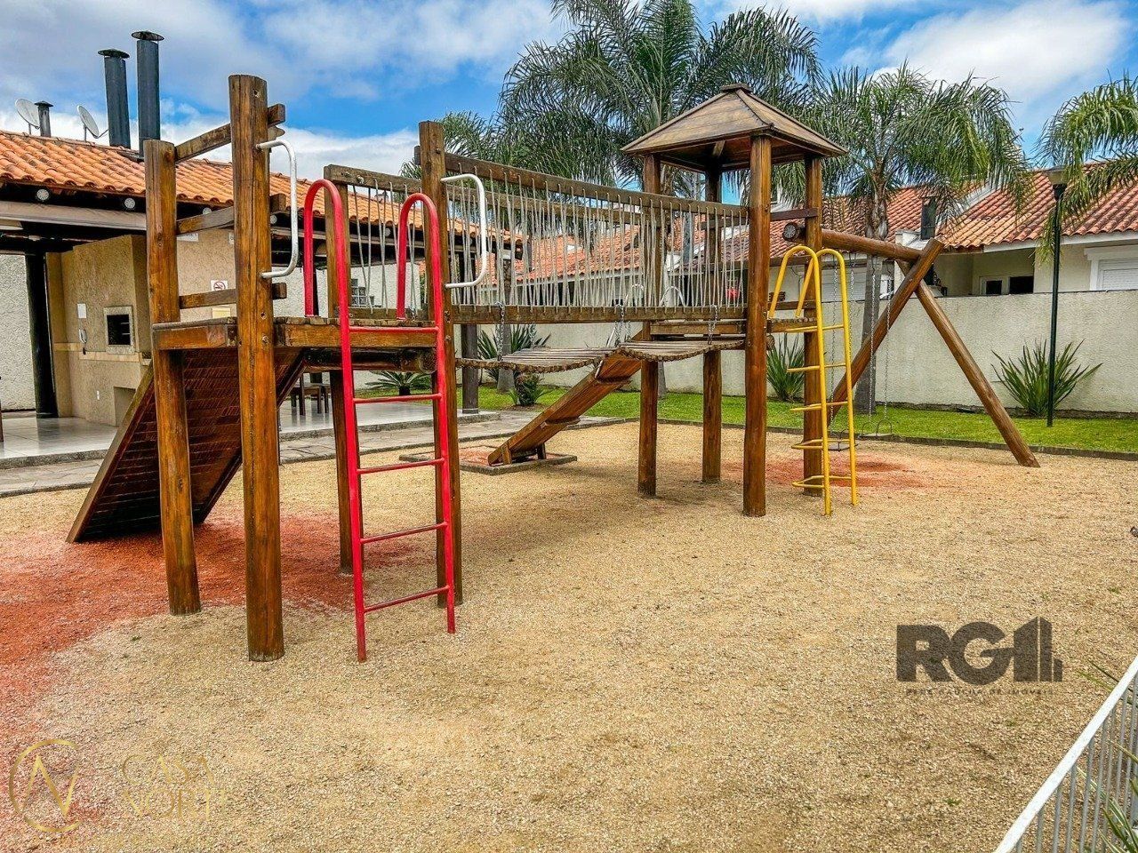 Casa de Condomínio à venda com 2 quartos, 56m², 2 vagas, Estrada Costa Gama no bairro Restinga em Porto Alegre