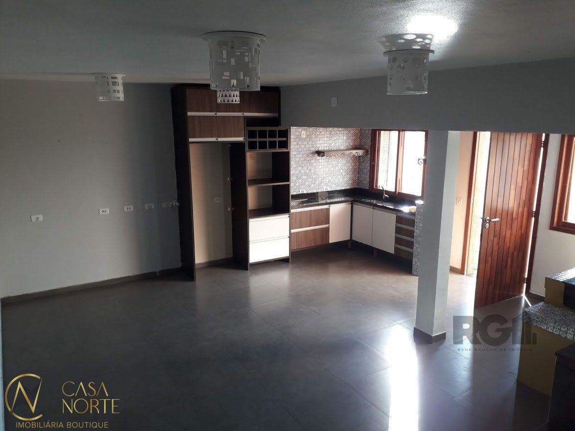 Casa à venda com 2 quartos, 80m², 1 vaga, Rua Pedro Neves Antunes no bairro Mário Quintana em Porto Alegre