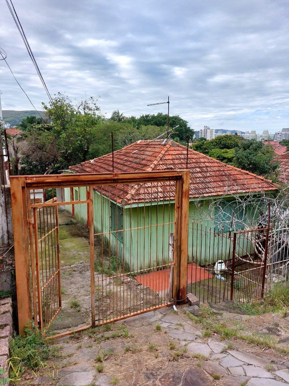 Terreno à venda  com 484m², Rua Jaguari no bairro Cristal em Porto Alegre