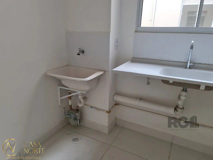 Apartamento à venda com 2 quartos, 42m², 1 vaga, Rua Reverendo Olavo Nunes no bairro Parque Santa Fé em Porto Alegre