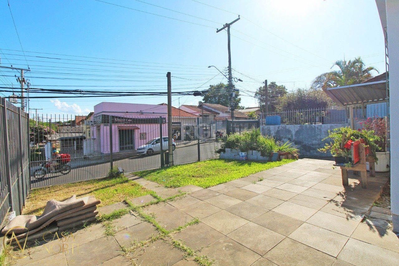 Casa à venda com 5 quartos, 74m², 1 suíte, 2 vagas, Rua João Mora, no bairro Camaquã em Porto Alegre
