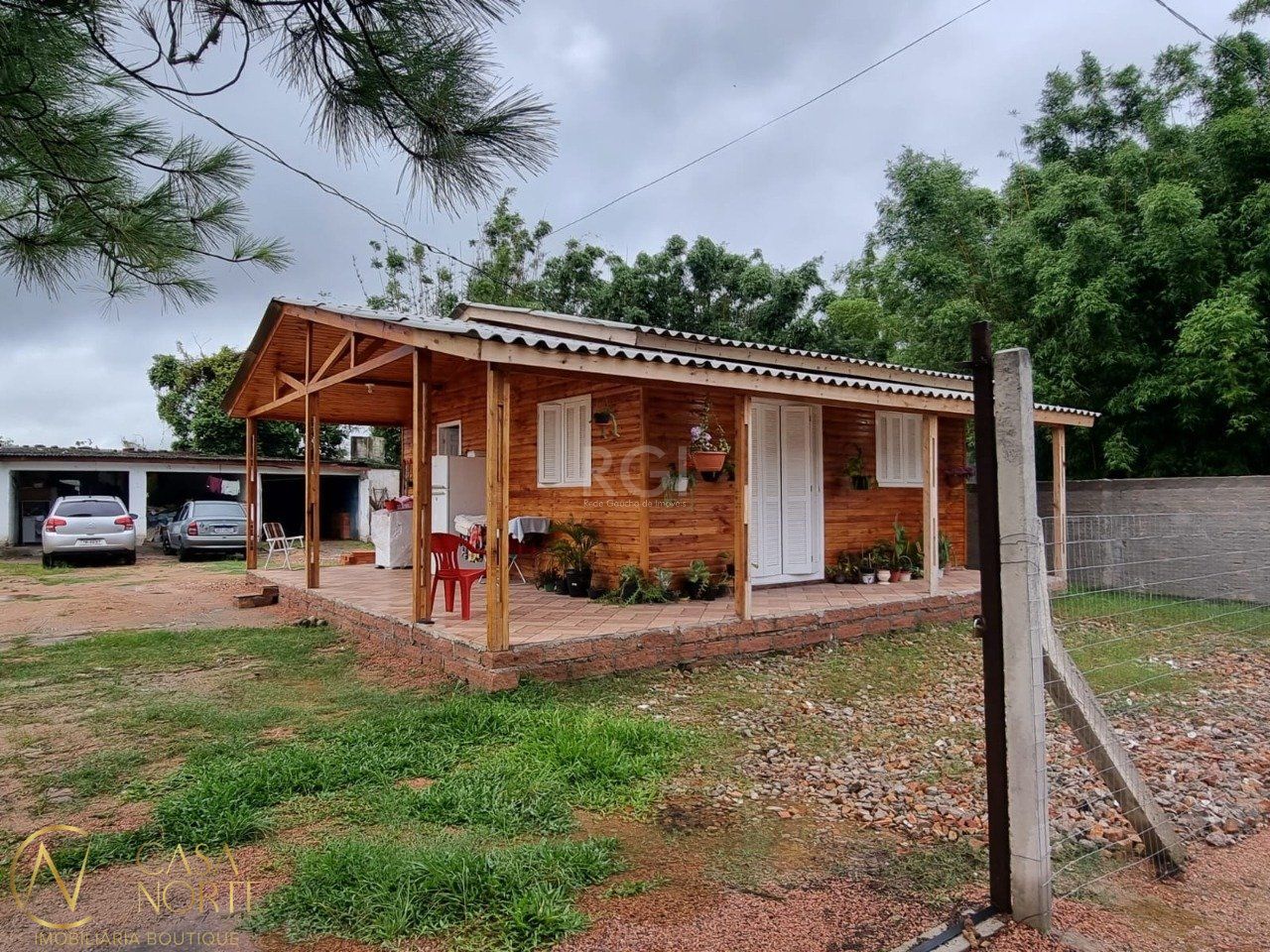 Casa à venda com 2 quartos, 320m², 2 vagas, Rua Darcy Pereira Pozzi no bairro Chapéu do Sol em Porto Alegre