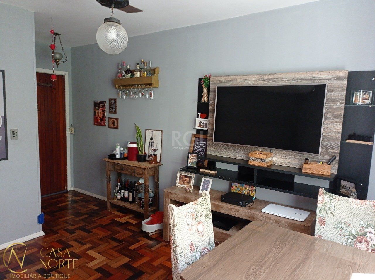 Apartamento à venda com 2 quartos, 52m², 1 vaga, Avenida Taquary no bairro Cristal em Porto Alegre
