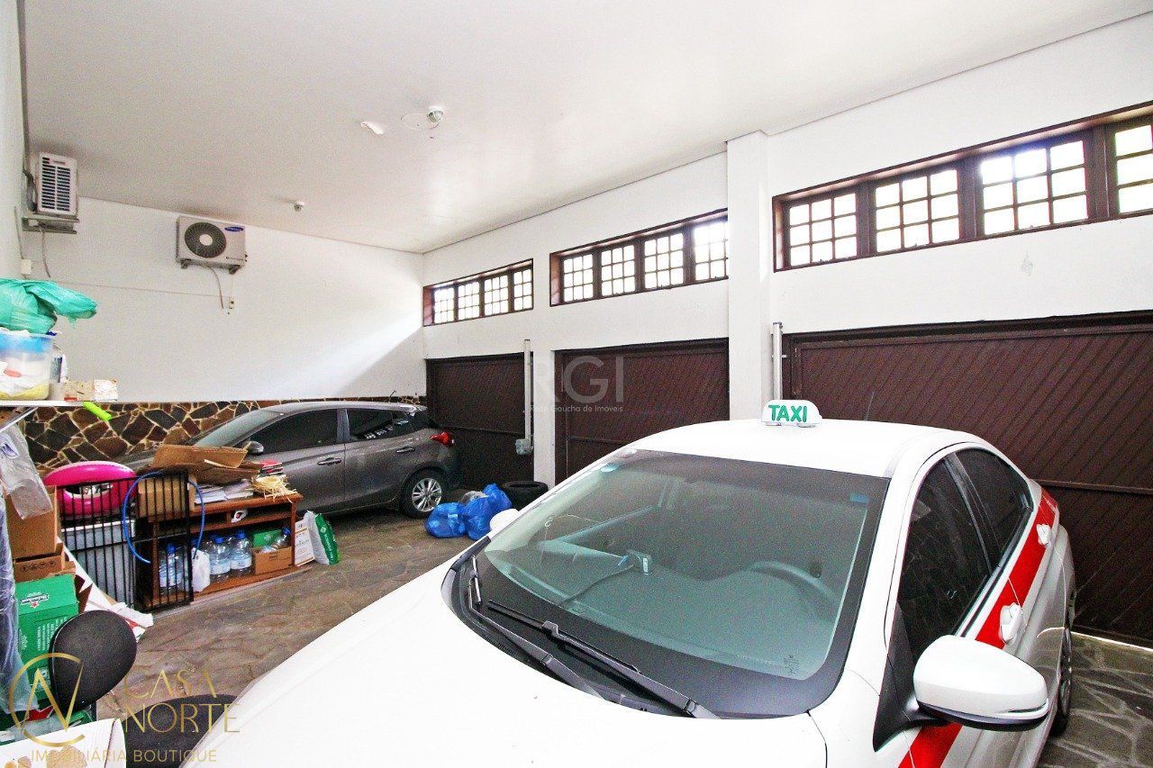 Casa à venda com 4 quartos, 306m², 4 suítes, 6 vagas, Rua Concorde, no bairro Jardim Itu em Porto Alegre