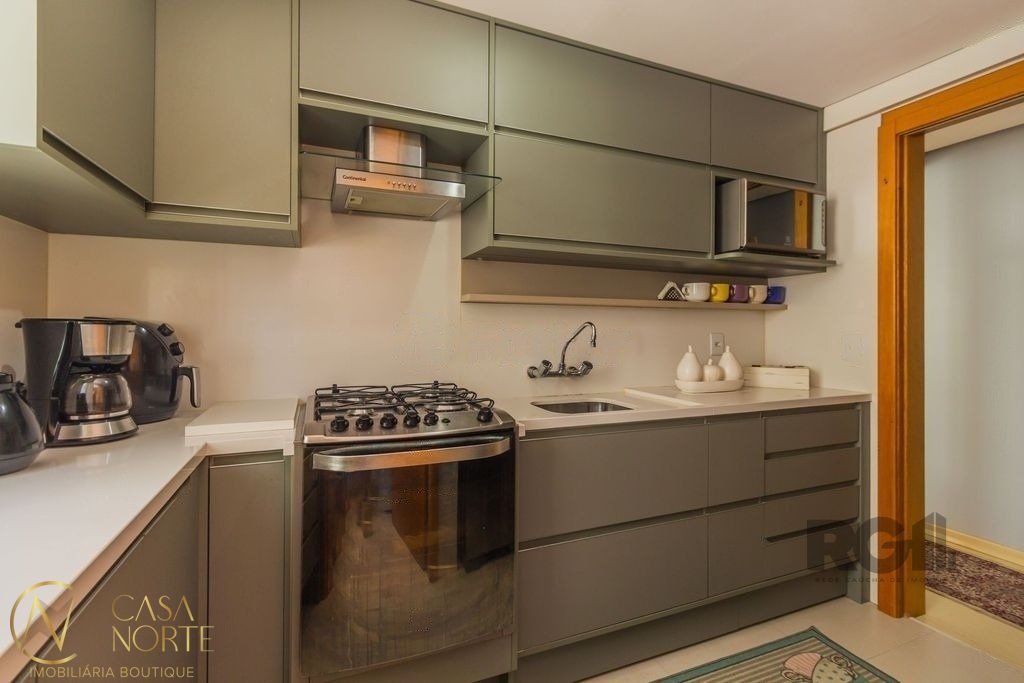 Apartamento à venda com 3 quartos, 106m², 1 suíte, 2 vagas, Rua Riveira no bairro Petrópolis em Porto Alegre
