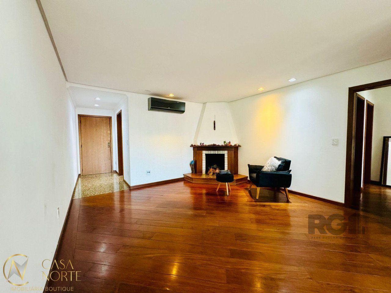 Apartamento à venda com 3 quartos, 99m², 1 suíte, 2 vagas, Rua Artur Fabião Carneiro no bairro Passo da Areia em Porto Alegre