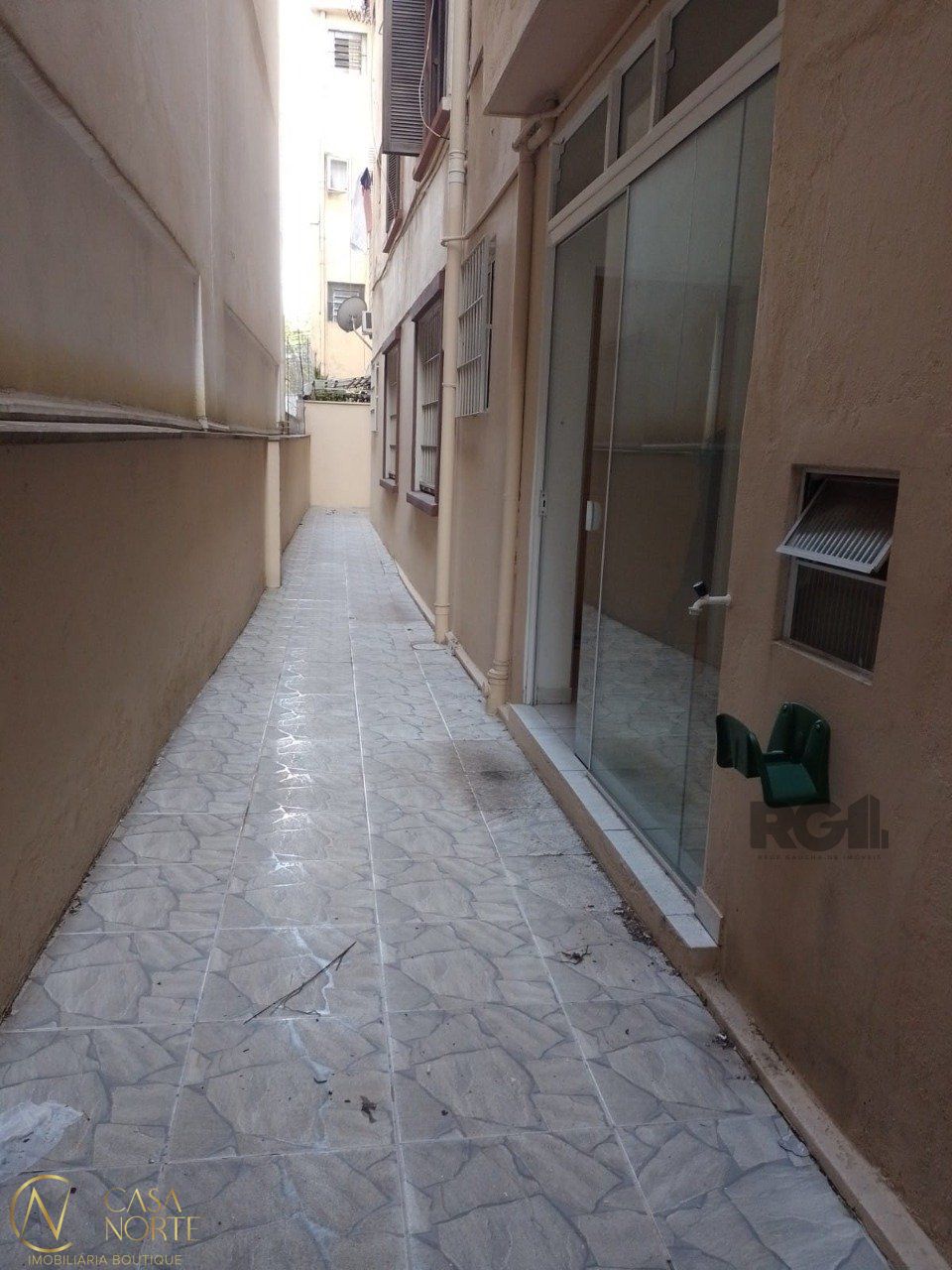 Apartamento à venda com 2 quartos, 72m², Rua Ramiro Barcelos no bairro Floresta em Porto Alegre