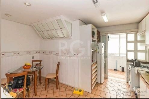 Apartamento à venda com 4 quartos, 176m², 1 vaga, Rua São Francisco da California no bairro Higienópolis em Porto Alegre