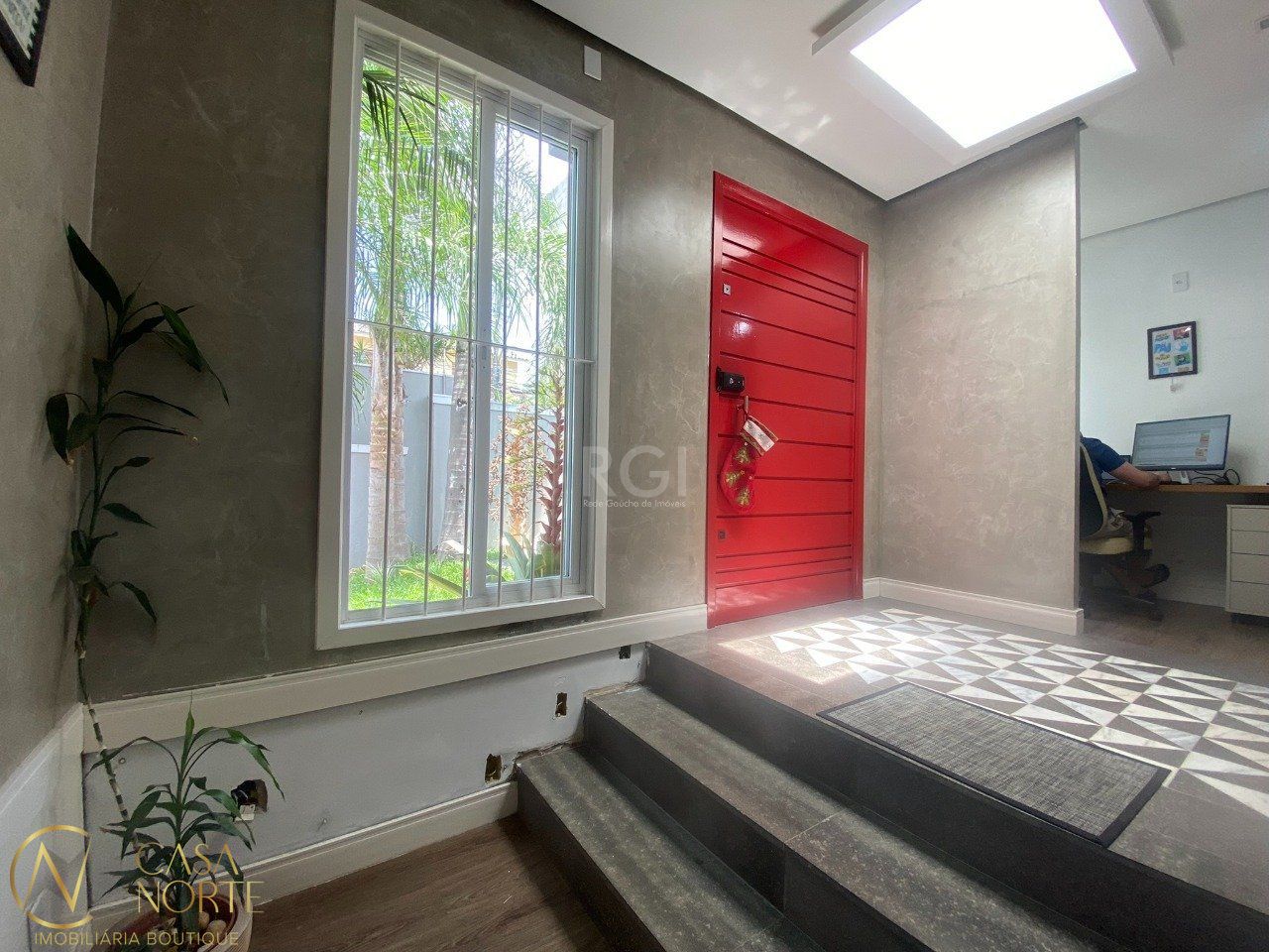 Casa à venda com 3 quartos, 170m², 1 suíte, 2 vagas, Rua José Scutari no bairro Passo da Areia em Porto Alegre