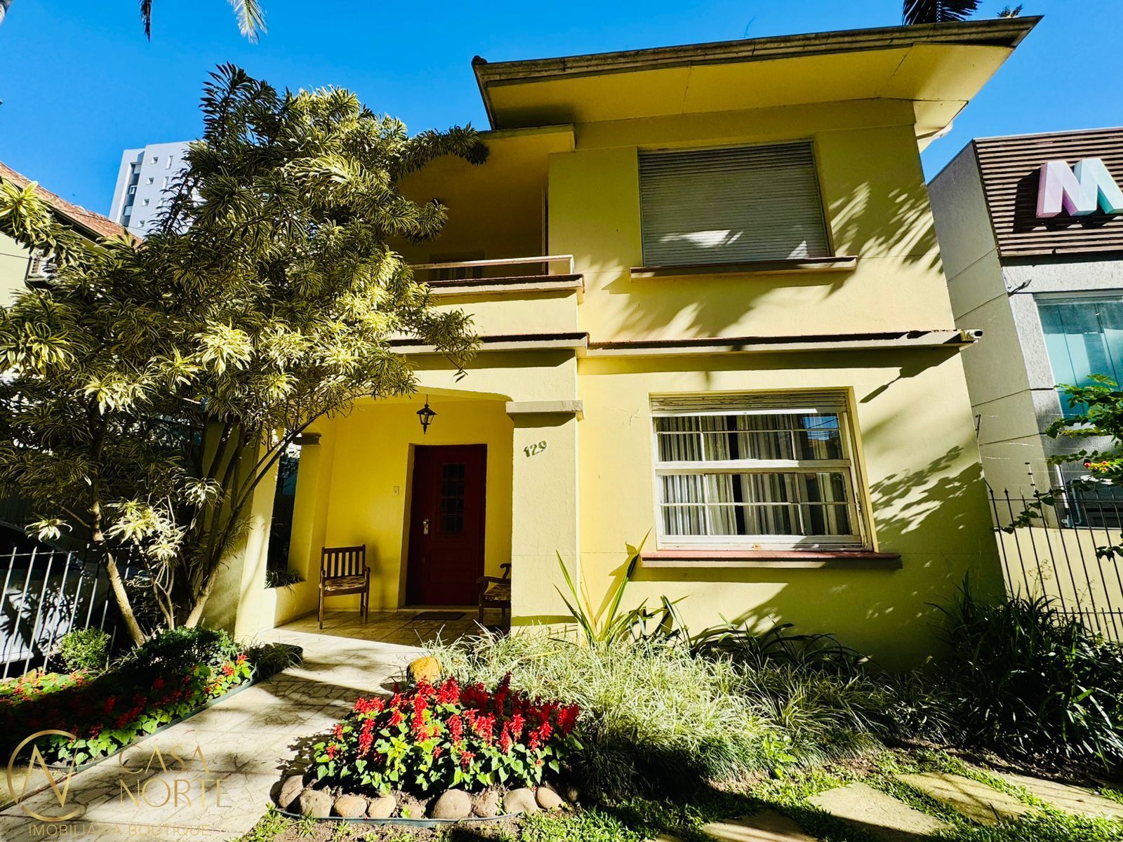 Casa à venda com 4 quartos, 590m², 5 vagas, Rua Professor Langendonck no bairro Petrópolis em Porto Alegre