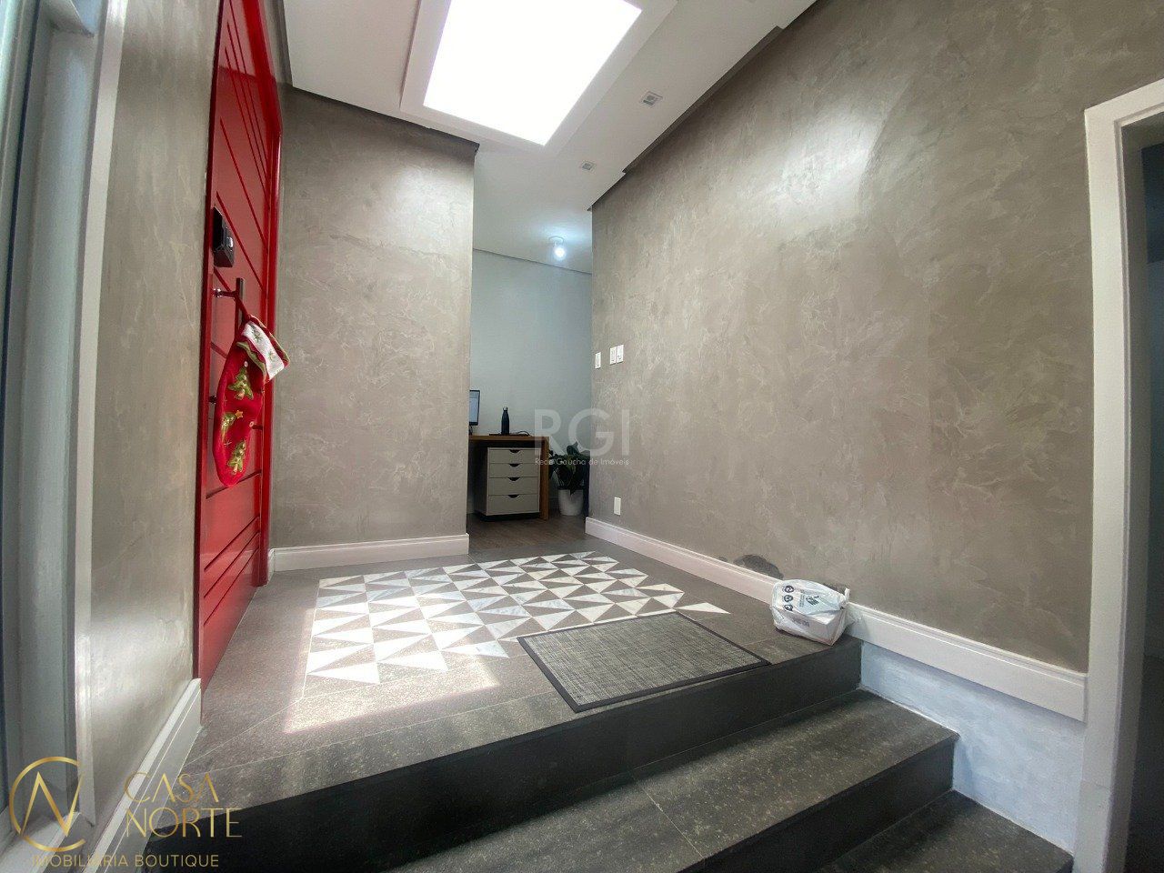 Casa à venda com 3 quartos, 170m², 1 suíte, 2 vagas, Rua José Scutari no bairro Passo da Areia em Porto Alegre