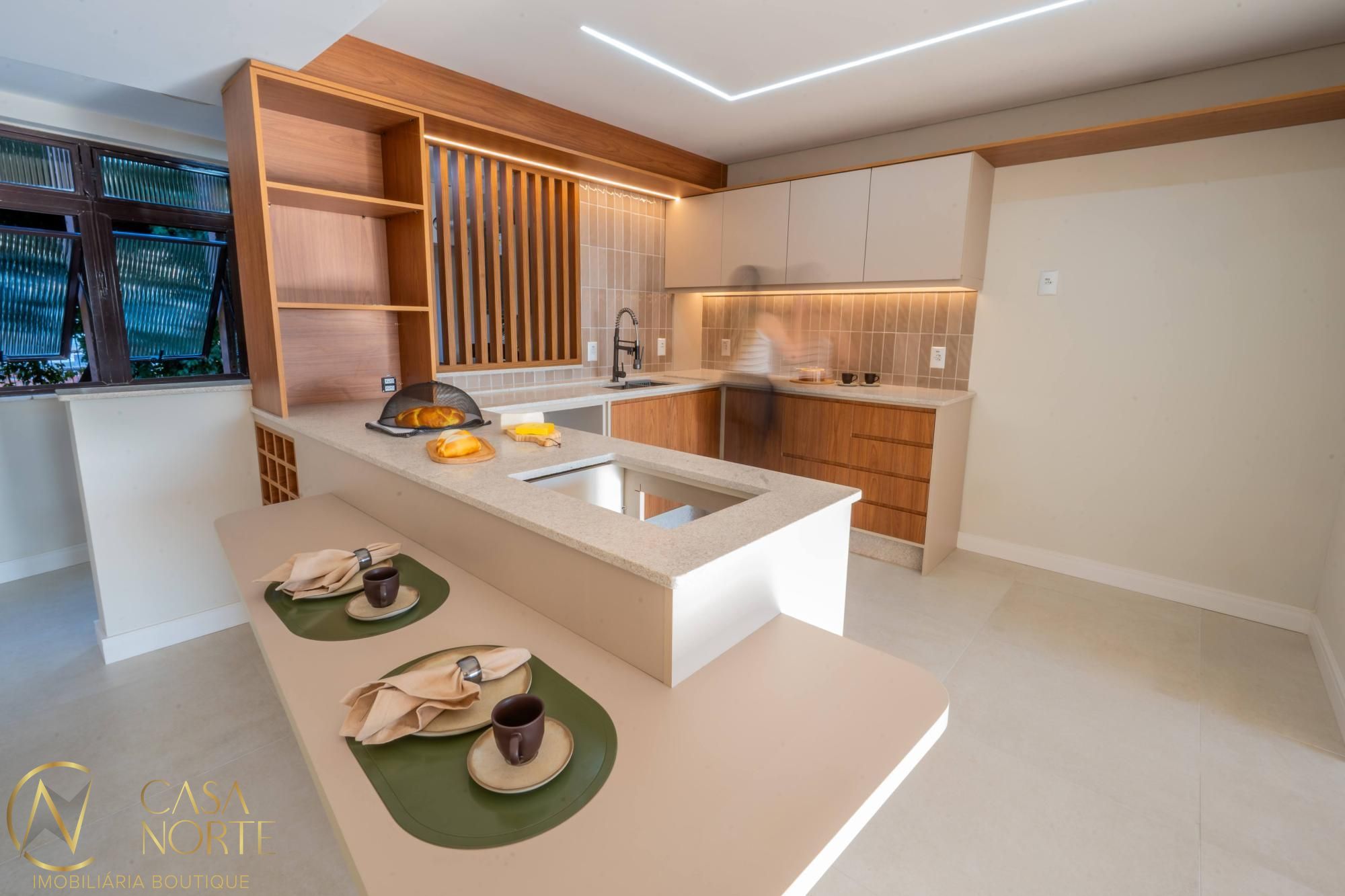 Apartamento à venda com 3 quartos, 128m², 3 suítes, 2 vagas, Rua Hilário Ribeiro no bairro Moinhos de Vento em Porto Alegre