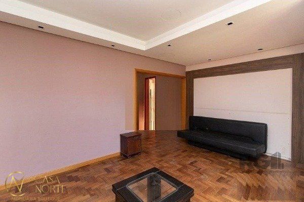 Casa à venda com 4 quartos, 242m², 1 suíte, 2 vagas, Rua Maestro Mendanha no bairro Santana em Porto Alegre