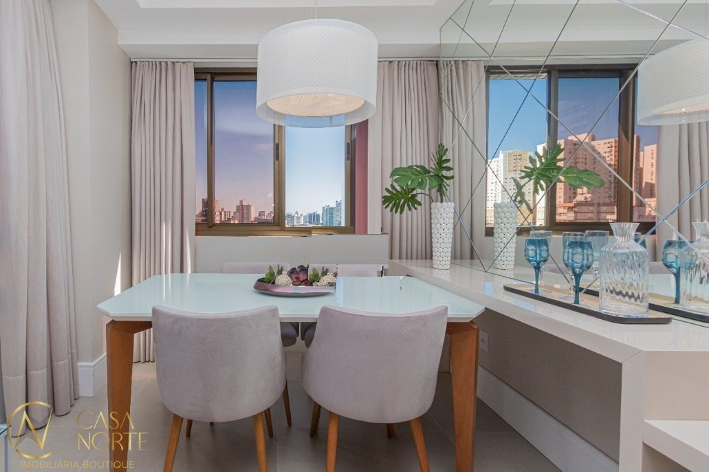 Apartamento à venda com 2 quartos, 70m², 1 suíte, 1 vaga, Rua Machado de Assis no bairro Jardim Botânico em Porto Alegre