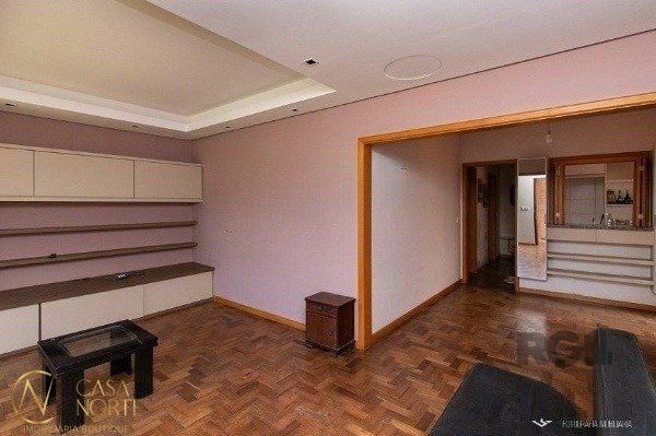 Casa à venda com 4 quartos, 242m², 1 suíte, 2 vagas, Rua Maestro Mendanha no bairro Santana em Porto Alegre