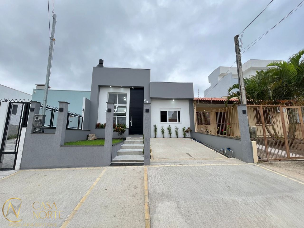 Casa à venda com 2 quartos, 120m², 2 suítes, 2 vagas, Rua Nestor José Nitschke no bairro Guarujá em Porto Alegre