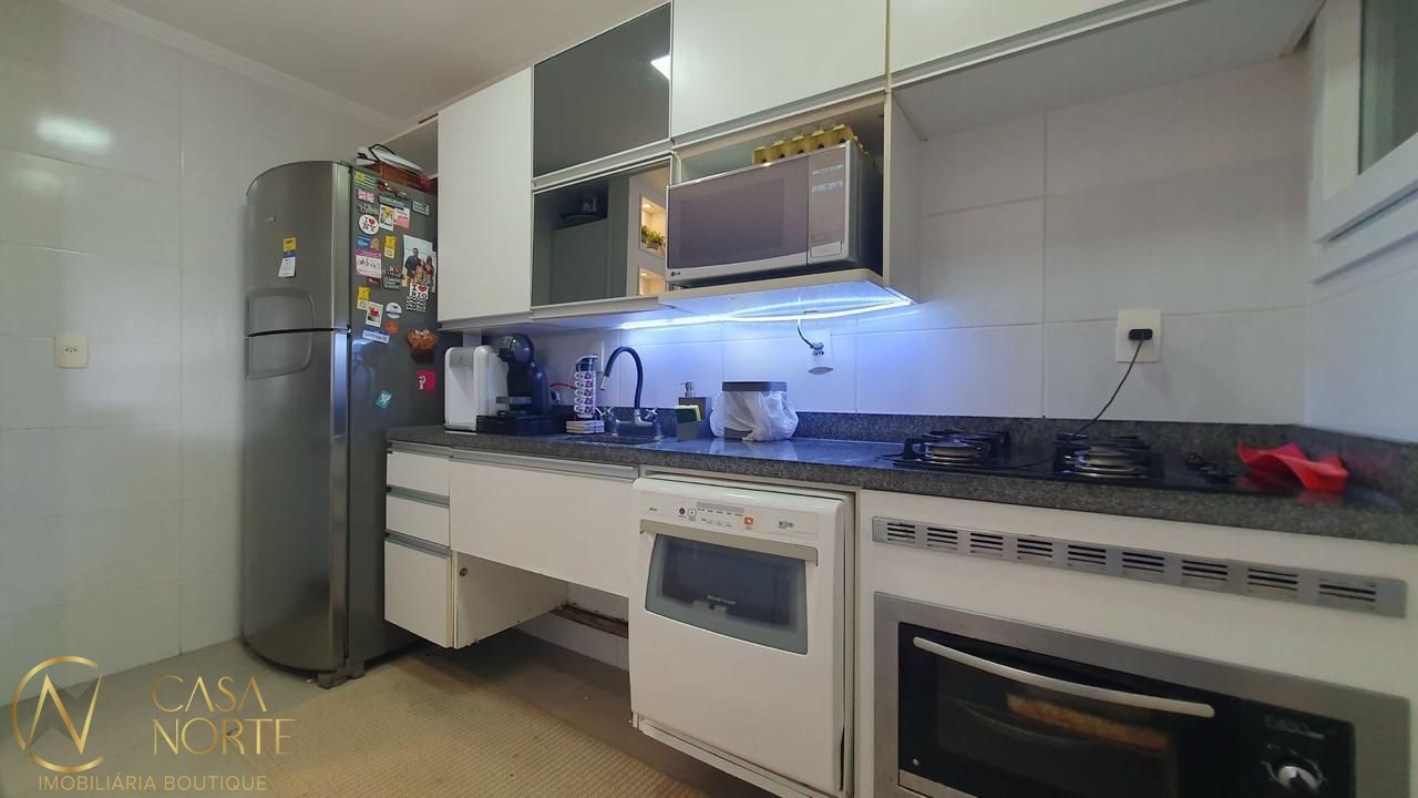Casa de Condomínio à venda com 3 quartos, 195m², 1 suíte, 2 vagas, Rua Adriano Pereira da Silva no bairro Vila Nova em Porto Alegre