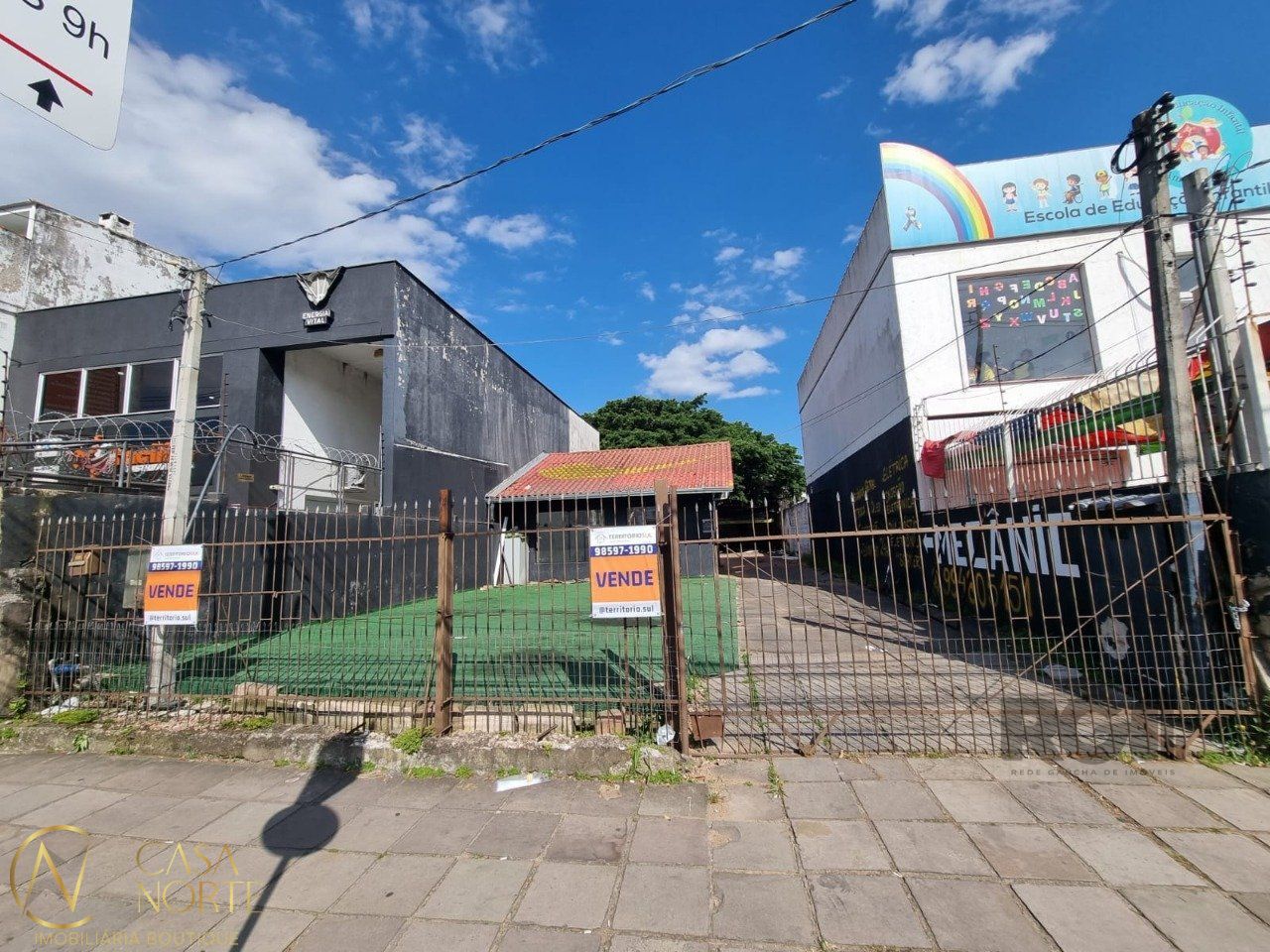 Terreno à venda  com 400m², Avenida Eduardo Prado no bairro Cavalhada em Porto Alegre