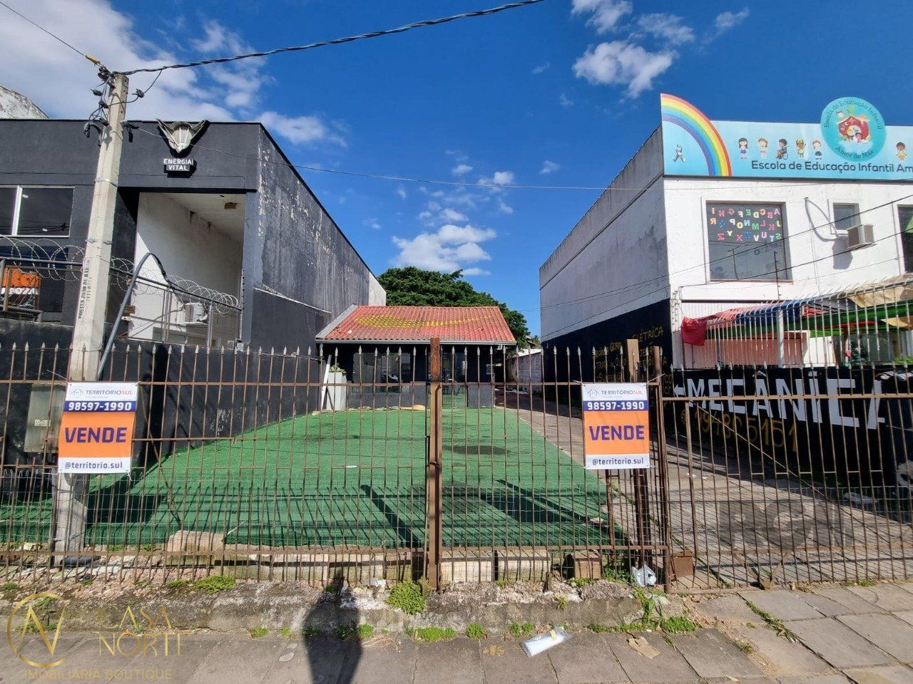 Terreno à venda  com 400m², Avenida Eduardo Prado no bairro Cavalhada em Porto Alegre