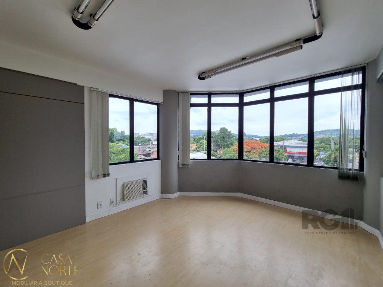 Sala Comercial à venda , 2m², 1 vaga, Avenida Tramandaí no bairro Ipanema em Porto Alegre
