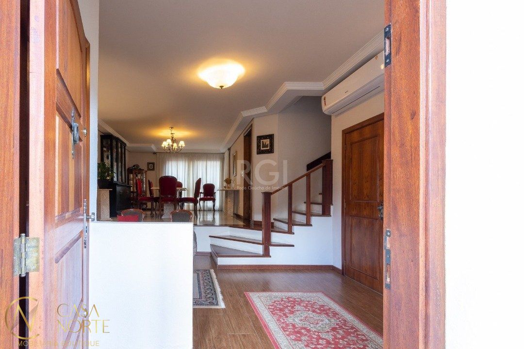 Casa de Condomínio à venda com 3 quartos, 285m², 1 suíte, 2 vagas, Rua João Mendes Ouriques no bairro Jardim Isabel em Porto Alegre