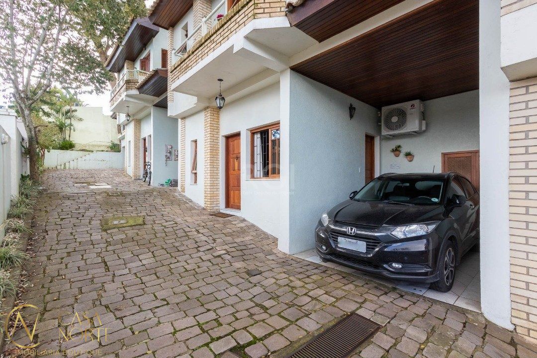Casa de Condomínio à venda com 3 quartos, 285m², 1 suíte, 2 vagas, Rua João Mendes Ouriques no bairro Jardim Isabel em Porto Alegre