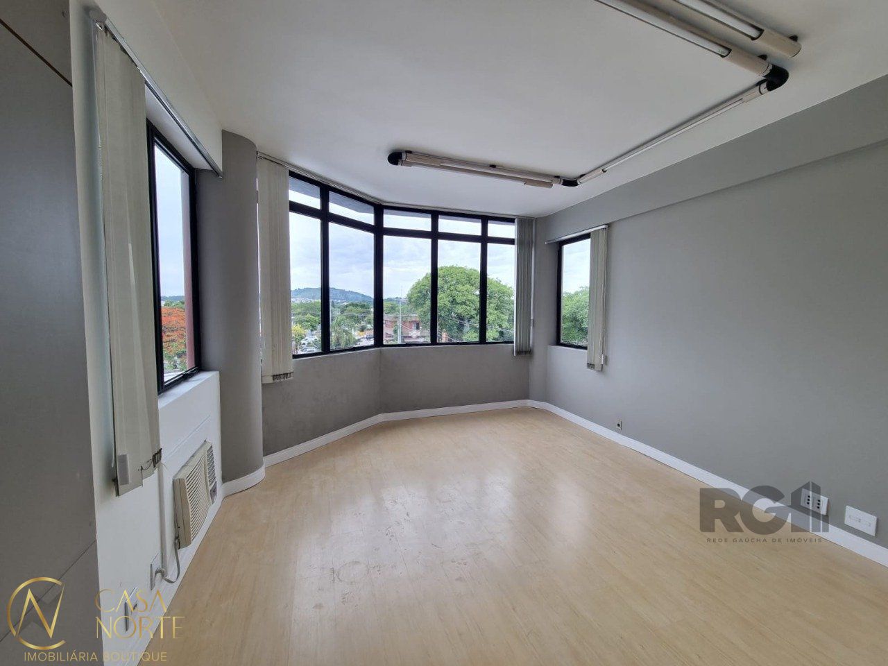 Sala Comercial à venda , 2m², 1 vaga, Avenida Tramandaí no bairro Ipanema em Porto Alegre