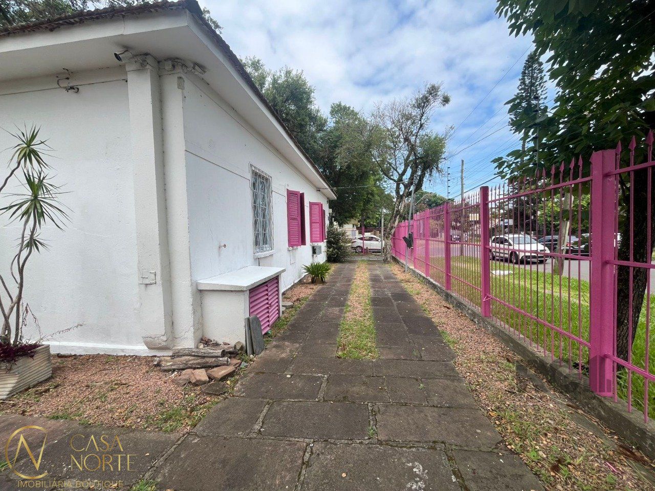 Casa à venda com 5 quartos, 776m², 8 vagas, Rua Sargento Nicolau Dias de Farias no bairro Tristeza em Porto Alegre