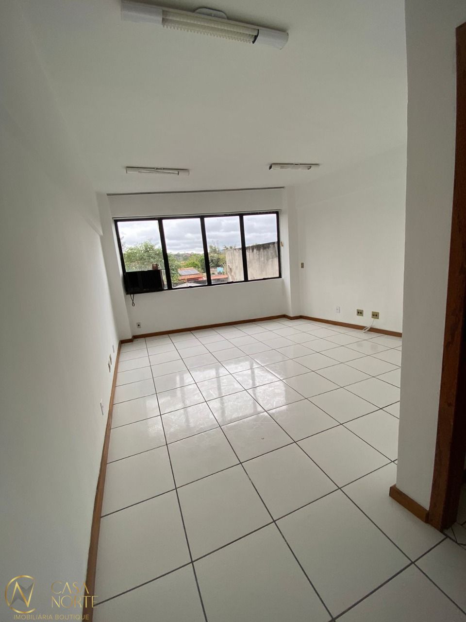 Sala Comercial à venda , 28m², 1 vaga, Avenida Tramandaí no bairro Ipanema em Porto Alegre