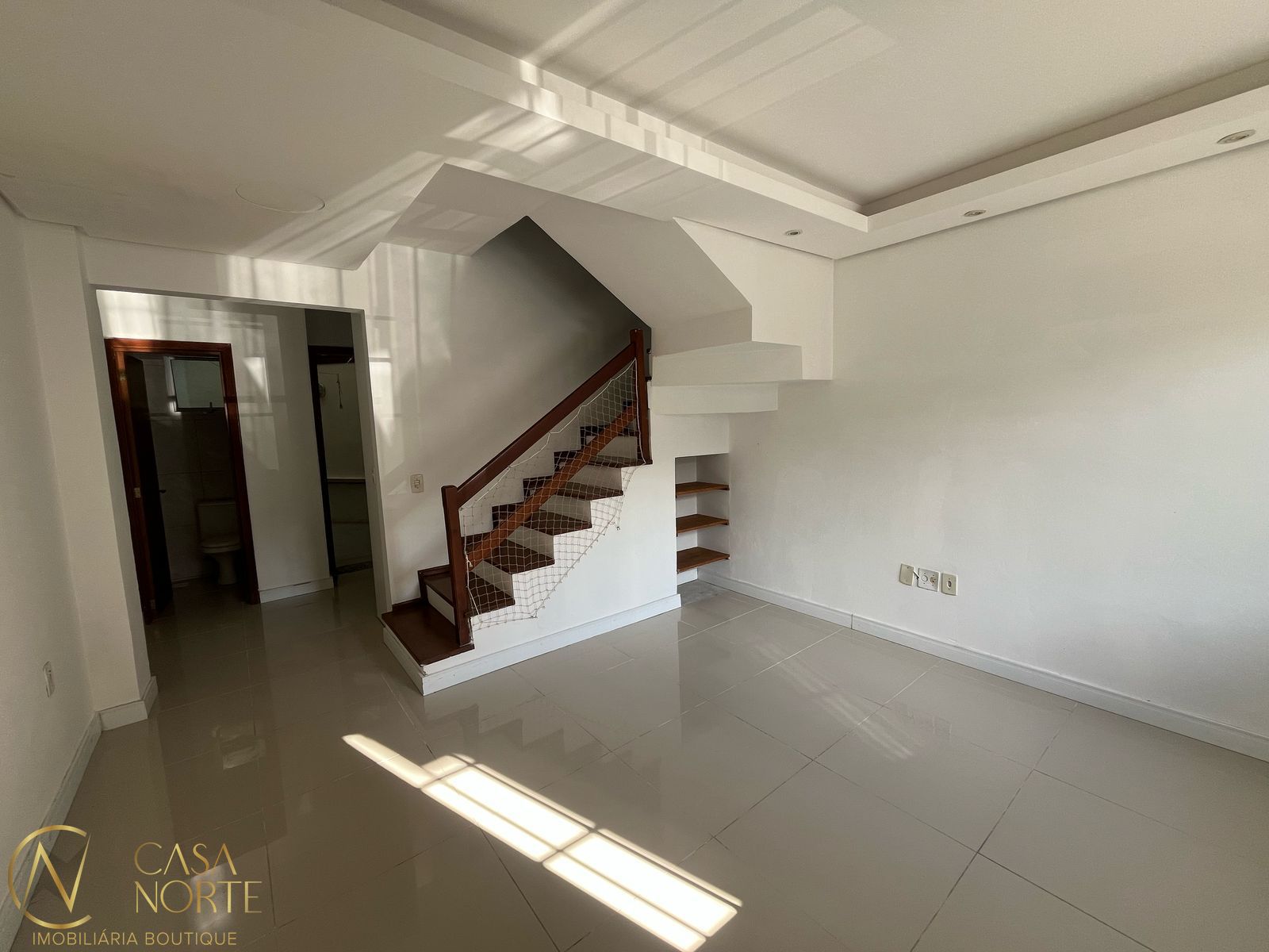 Casa à venda com 2 quartos, 77m², 1 vaga, Rua Francisco Bortoluzzi no bairro Ipanema em Porto Alegre