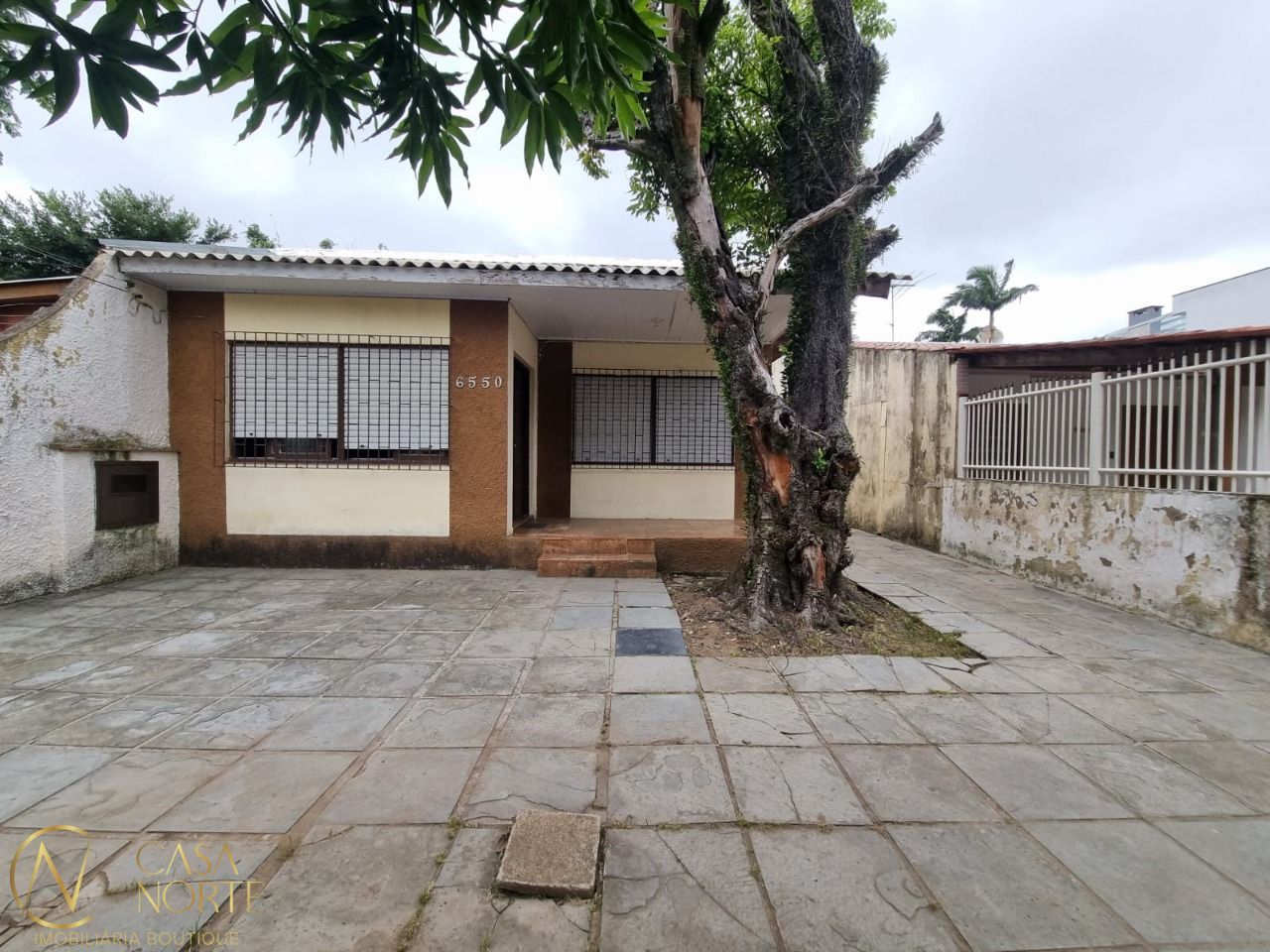 Casa à venda com 3 quartos, 200m², 1 suíte, 3 vagas, Avenida da Cavalhada no bairro Cavalhada em Porto Alegre