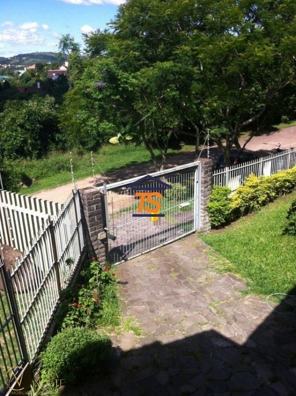 Casa à venda com 4 quartos, 544m², 4 suítes, 2 vagas, Rua Irma Jacomina Veronese no bairro Jardim Isabel em Porto Alegre
