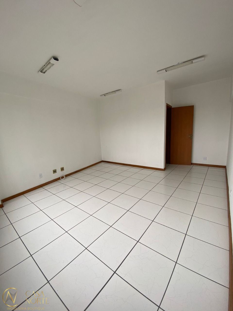 Sala Comercial à venda , 28m², 1 vaga, Avenida Tramandaí no bairro Ipanema em Porto Alegre