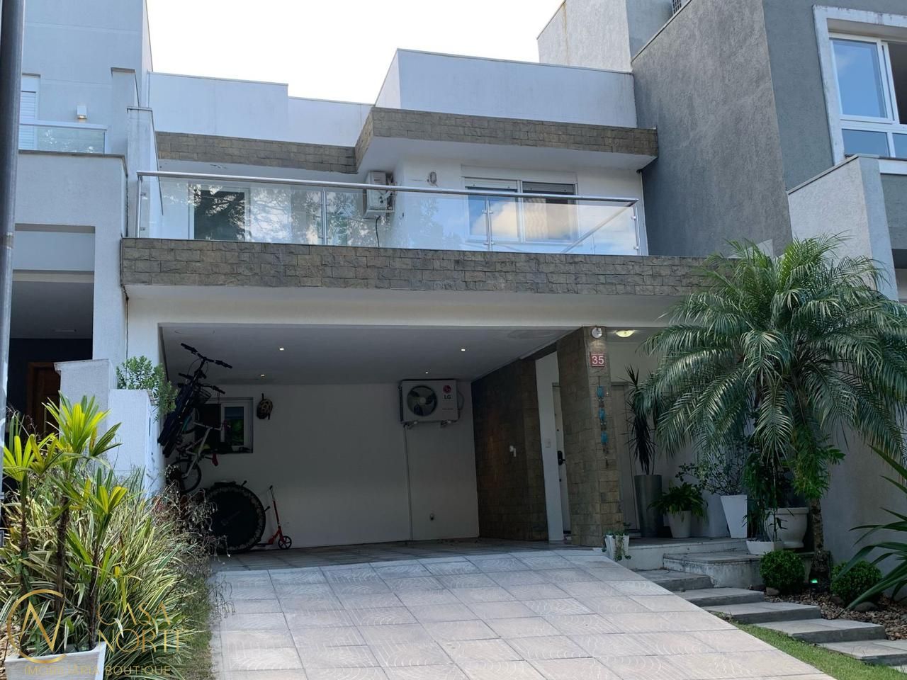 Casa de Condomínio à venda com 3 quartos, 195m², 1 suíte, 2 vagas, Rua Adriano Pereira da Silva no bairro Vila Nova em Porto Alegre