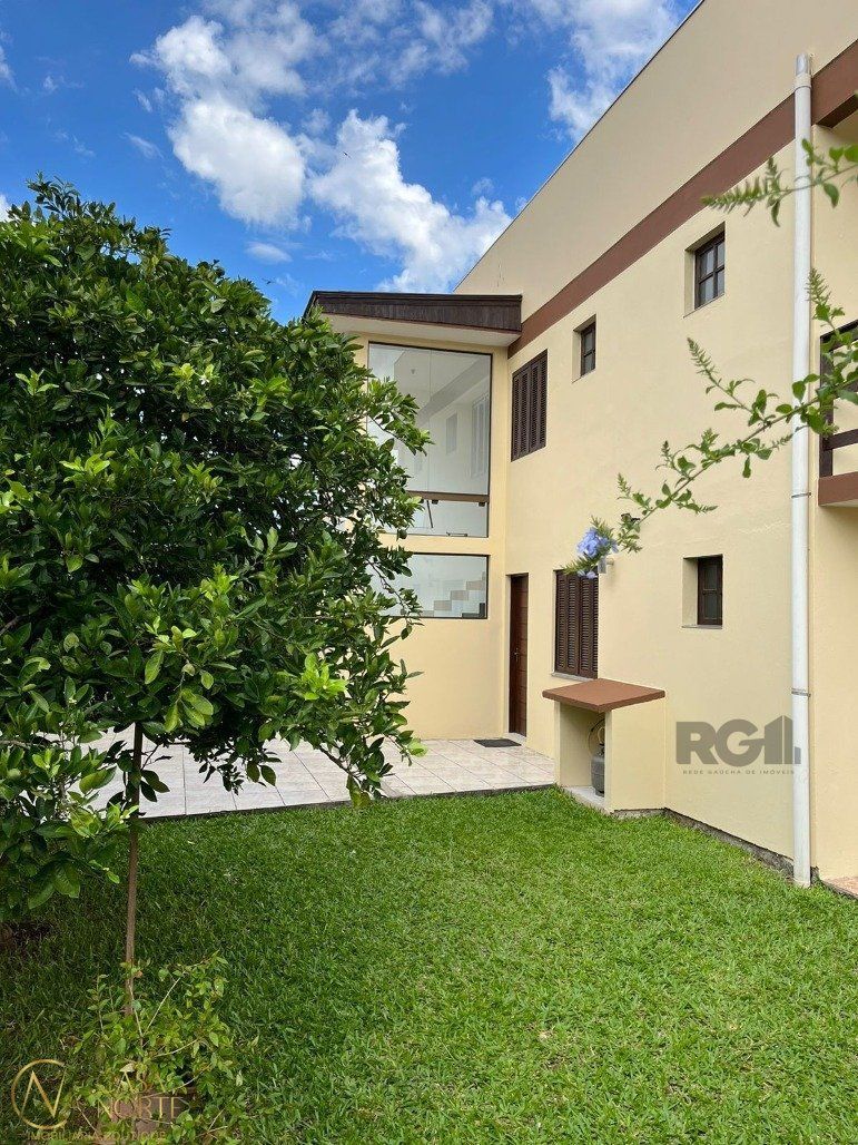 Casa à venda com 2 quartos, 150m², 1 suíte, Rua Ari Peixoto Martins no bairro Espírito Santo em Porto Alegre