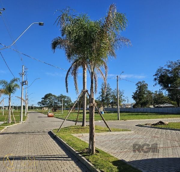 Terreno à venda  com 140m², Avenida Juca Batista no bairro Hípica em Porto Alegre