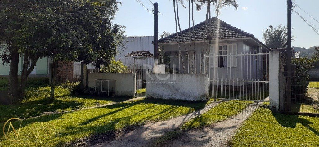 Casa à venda com 2 quartos, 97m², 3 vagas, Rua Amarante de Freitas Guimaraes no bairro Belém Novo em Porto Alegre