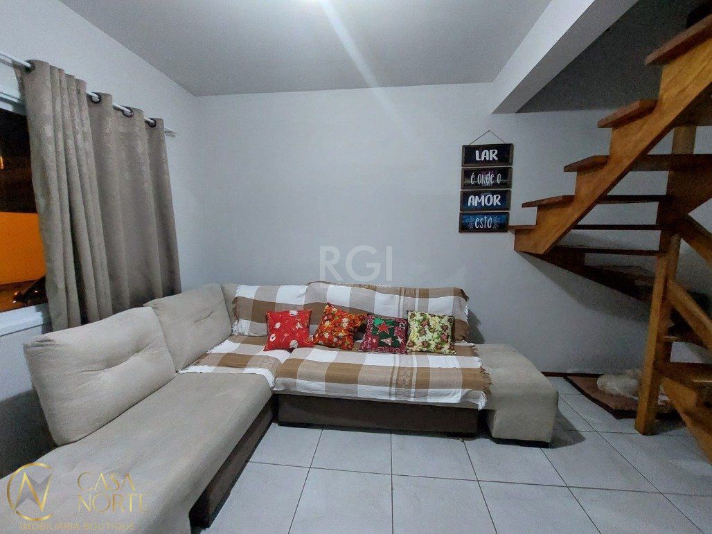 Sobrado à venda com 2 quartos, 82m², 1 vaga, Rua Capitao Pedroso no bairro Restinga em Porto Alegre