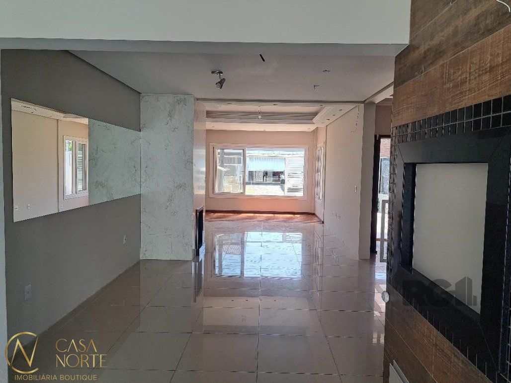 Casa à venda com 3 quartos, 156m², 1 suíte, 2 vagas, Rua Aldo Sani no bairro Hípica em Porto Alegre