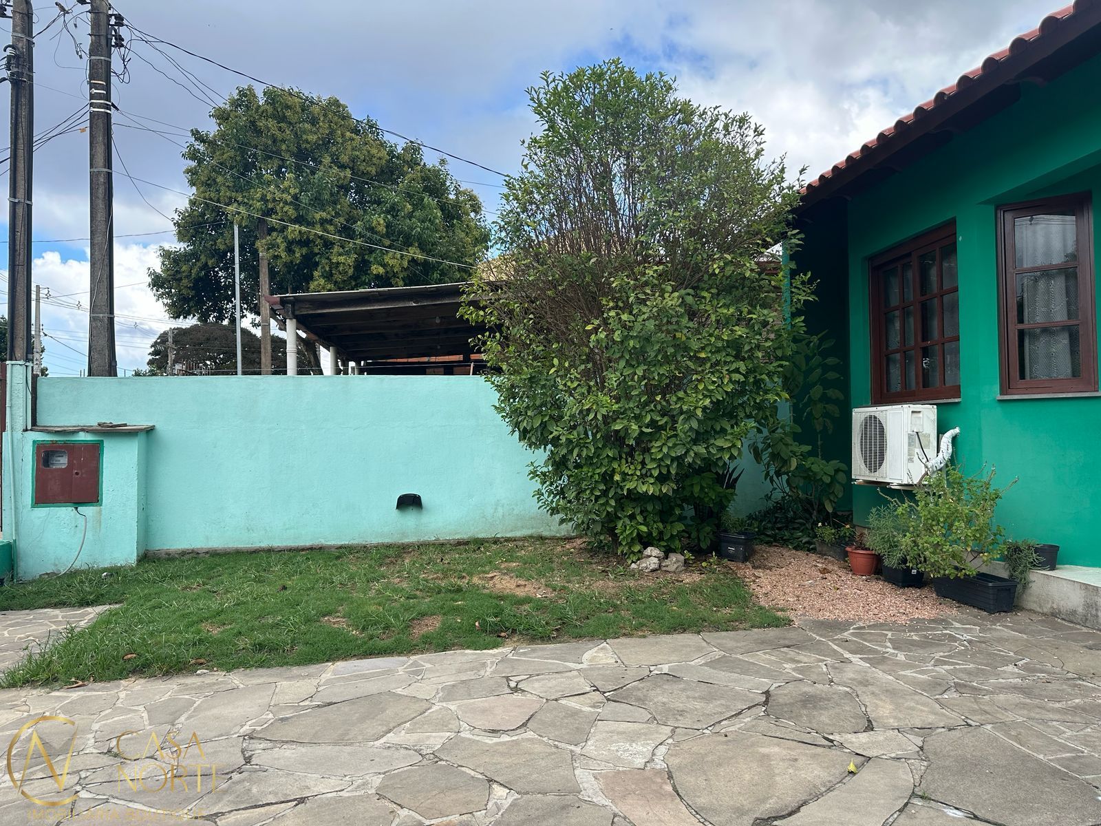 Casa à venda com 2 quartos, 98m², 2 vagas, Rua Lauro Motta Duarte no bairro Belém Novo em Porto Alegre