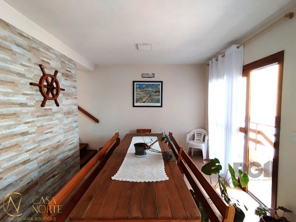 Casa de Condomínio à venda com 3 quartos, 210m², 1 suíte, 2 vagas, Rua Pau-Brasil no bairro Hípica em Porto Alegre