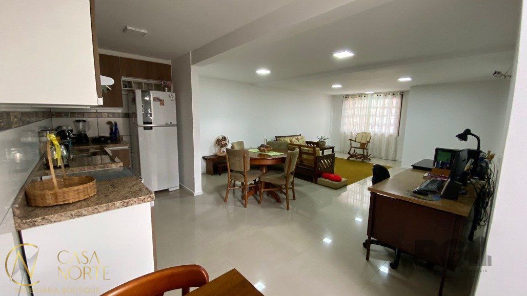 Casa à venda com 2 quartos, 150m², 1 suíte, Rua Ari Peixoto Martins no bairro Espírito Santo em Porto Alegre