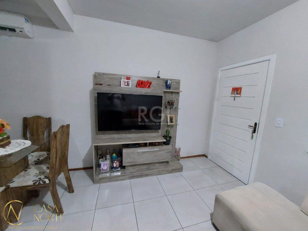 Sobrado à venda com 2 quartos, 82m², 1 vaga, Rua Capitao Pedroso no bairro Restinga em Porto Alegre