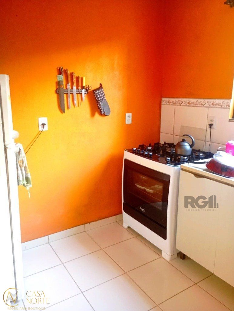 Sobrado à venda com 2 quartos, 80m², 2 vagas, Beco Chácara do Banco no bairro Restinga em Porto Alegre