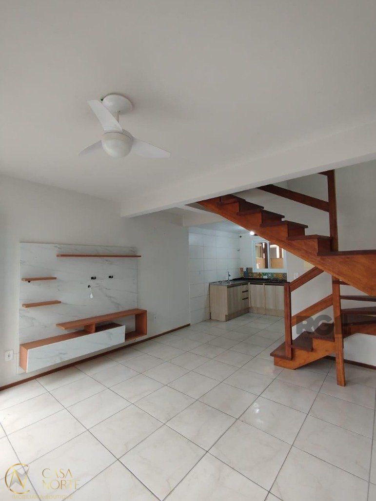 Casa de Condomínio à venda com 2 quartos, 82m², 1 vaga, Rua Capitão Pedroso no bairro Restinga em Porto Alegre