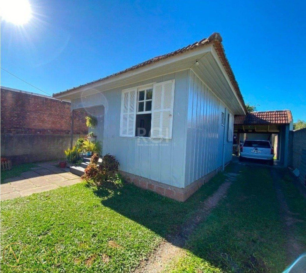 Casa à venda com 2 quartos, 97m², 3 vagas, Rua Amarante de Freitas Guimaraes no bairro Belém Novo em Porto Alegre